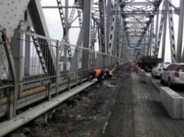 На мосту через Днепр в Черкассах начались круглосуточные ремонтные работы