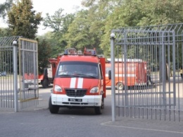 В Запорожье к "Славутич-Арене" выехали 6 пожарных машин