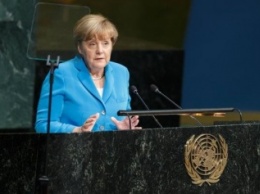 Меркель выразила Цукербергу недовольство наличием расистских сообщений в Facebook