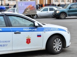 В Москве мужчина вытолкнул девушку из окна