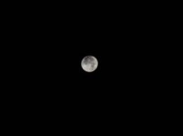 В сети появились фото красной луны над Запорожьем