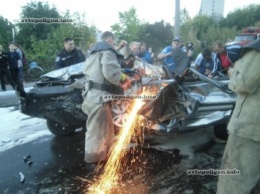 ДТП в Фастове: ВАЗ-2109 протаранил Ford, пострадавших вырезали спасатели. ФОТО