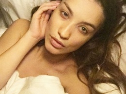 Виктория Дайнеко порадовала фанатов фотографией лица без макияжа