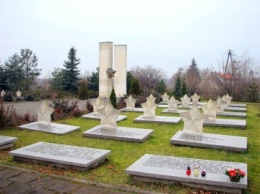 Двое детей признались в осквернении могил советских солдат в Польше