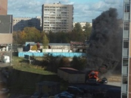 В Петербурге загорелся автобус и стоявший рядом автомобиль