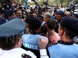 В Армении полиция задержала 21 участника акции против конституционных изменений