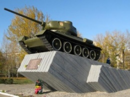 Стрельба возле танка в Днепродзержинске
