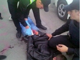 В Киеве полиция задержала мужчину, который ранил ножом двух человек