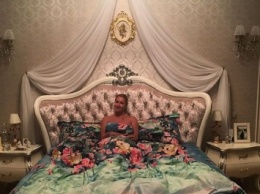 Обнаженная Анастасия Волочкова похвасталась новым постельным бельем
