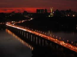 Стоимость освещения на столичных мостах составляет 21,6 тыс. гривен в месяц, - "Киевгорсвет"
