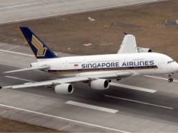 В аэропорту Сингапура у самолета отвалилась передняя стойка шасси