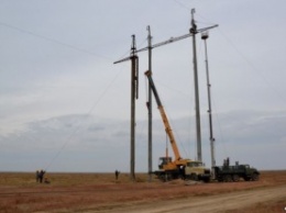 Энергетики отключили одну ветку поставки электричества в Крым