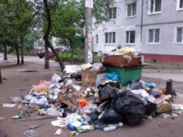 Жители города перевозчикам мусора задолжали большую сумму денег
