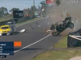 Серьезная авария в гонке Aussie Racing Cars в Австралии. ВИДЕО