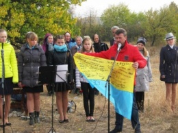На Николаевщине, накануне Дня защитника, открыли памятный знак украинским воинам