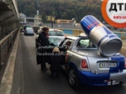 На мосту Метро в Киеве произошли два ДТП, образовалась серьезная пробка