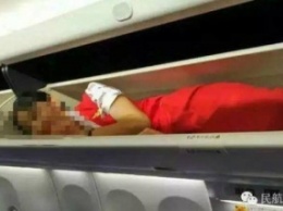 Китайские стюардессы пожаловались на "обряды инициации" в компании