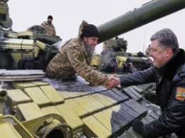 Украина начала получать нелетальное вооружение - президент