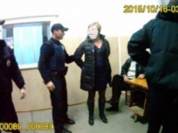 Во Львове учительница избила полицейских за отказ отвезти ее домой