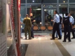 Теракт на автовокзале совершил один террорист, ранены 11 человек, 1 военный погиб, - полиция Израиля