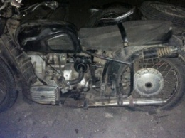 В результате ДТП в Еланце водитель стал пленником своего мотоцикла. Но спасатели выручили