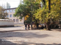В Кривом Роге ремонтируют дорогу возле 103-й школы (фото)