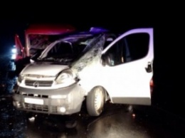 Во Львовской обл. легковушка врезалась в микроавтобус, 1 человек погиб, четверо травмированы