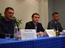 Вадим Мериков и нардеп Борис Козырь пытаются примирить руководство Никморпорта и профсоюзы портовиков