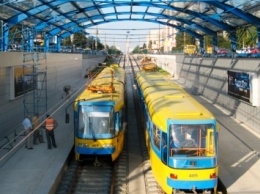 В Киеве в ночь с пятницы на субботу ограничат движение скоростного трамвая