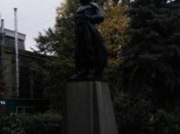 В Одессе памятник Ленину переделали в статую Дарту Вейдеру