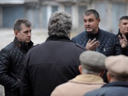 В Днепродзержинске вооруженные "титушки" напали на избирателей во время встречи с кандидатом от "Нашего края"