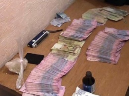 Прокуроры задержали сотрудников МВД за получение взятки