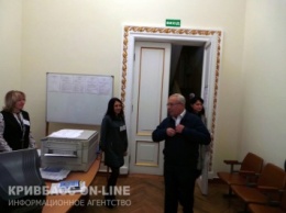 В Кривом Роге начались местные выборы (фото)