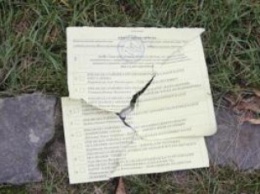 В Иршаве на улице нашли порванный бюллетень (ФОТО)