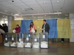 Свидетели событий: в Новополье люди в военной форме окружили избирательный участок