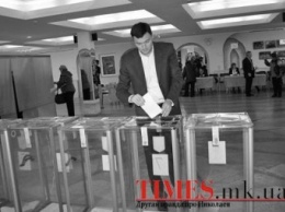 По предварительным результатам подсчетов голосов: Игорь Дятлов опережает оппонентов с большим отрывом