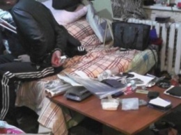 В Киеве милиция в квартире наркодельца изъяла около 200 грамм амфетамина, оружие и взрывчатку