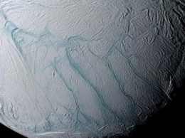 Зонд Cassini погрузится в струи фонтанов спутника Юпитера