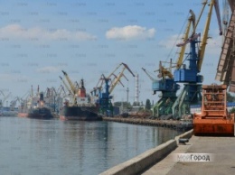 Независимый профсоюз Николаевского морпорта заявил, что "транспортный" профком ведет борьбу за "ресурс"