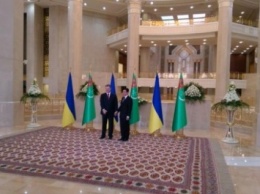 П.Порошенко в Туркменистане договорился о новых проектах в энергетической и ряде других отраслей