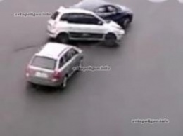 ВИДЕО ДТП в Киеве: аварийный "дрифт" таксиста на Hyundai Matrix