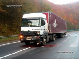 ДТП на Закарпатье: VW Jetta из-за гололеда врезался в грузовик - погибла женщина. ФОТО