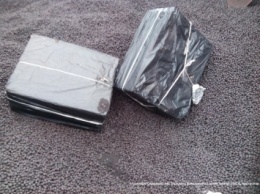 В Закарпатской обл. пограничники обнаружили тайник с тремя пакетами сигарет