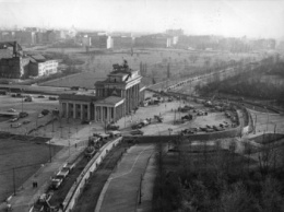 В Берлине умер объявивший об «открытии» Берлинской стены Гюнтер Шабовски
