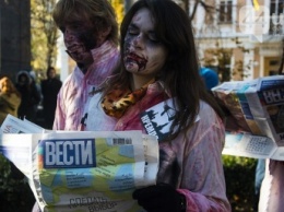 В Киеве прошел зомби-марш. С политическим подтекстом