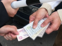 В Яремче инспектора ГАИ задержали за вымогательство взятки у водителя