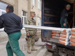 Бойцы АТО доставляют уголь жителям прифронтовых поселков (ФОТО)