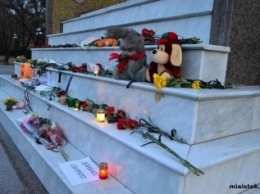 Луганчане почтили память погибших в авиакатастрофе в Египте (ФОТО)