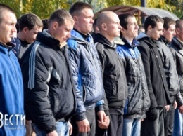 Николаевцы торжественно провели 40 срочников, которые будут проходить службу в Вооруженных Силах и Нацгвардии