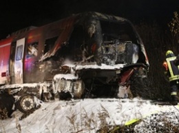 В Баварии поезд врезался в армейский транспортный грузовик